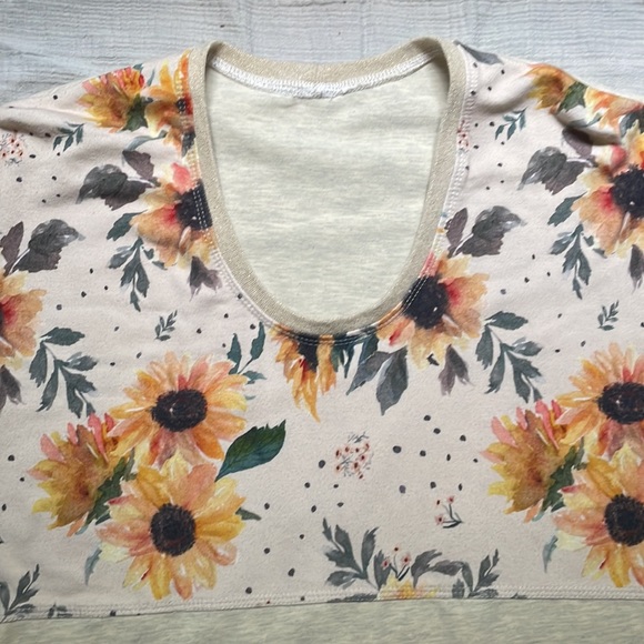 🌻 Raglan Sweater - Picture 3 of 9